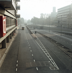 119483 Gezicht op de Catharijnebaan te Utrecht, vanaf de Radboudtraverse, met links de Rijnkade.